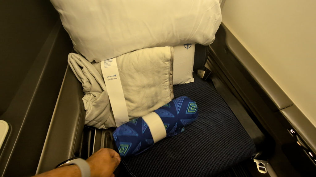 In seat features on United Polaris seat